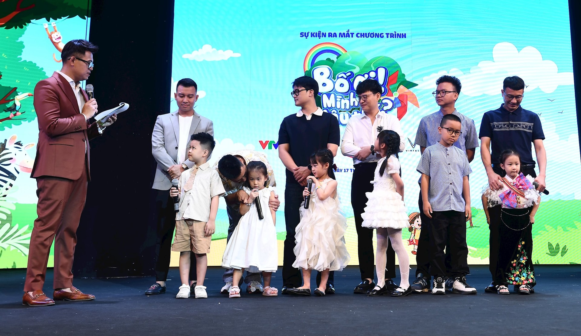 6-cap-bo-con-hanh-trinh-tap-su-xuat-hien-tai-su-kien-.jpg.jpg