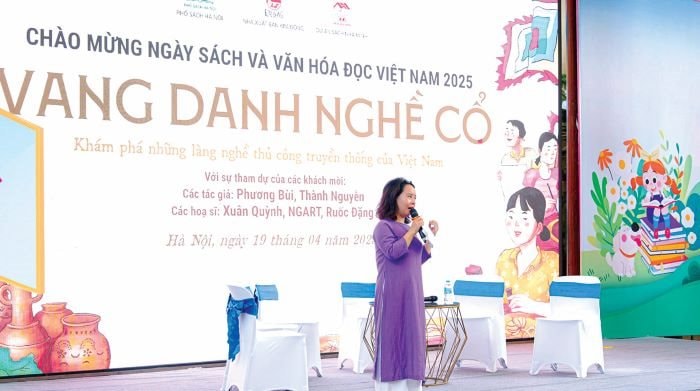 chi-le-thuy-duong-dan-dat-trong-buoi-giao-luu-ve-bo-sach-_vang-danh-nghe-co_.jpg