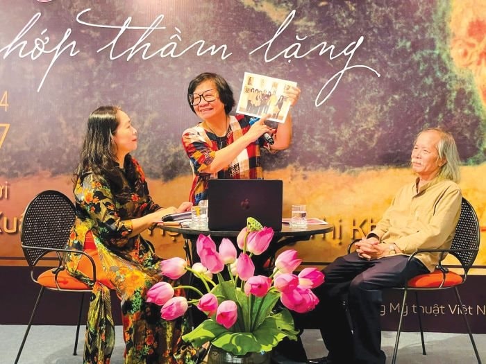 hoa-si-dang-thi-khue-chia-se-ve-nhung-ky-niem-ve-hoa-si-duong-bich-lien.jpg