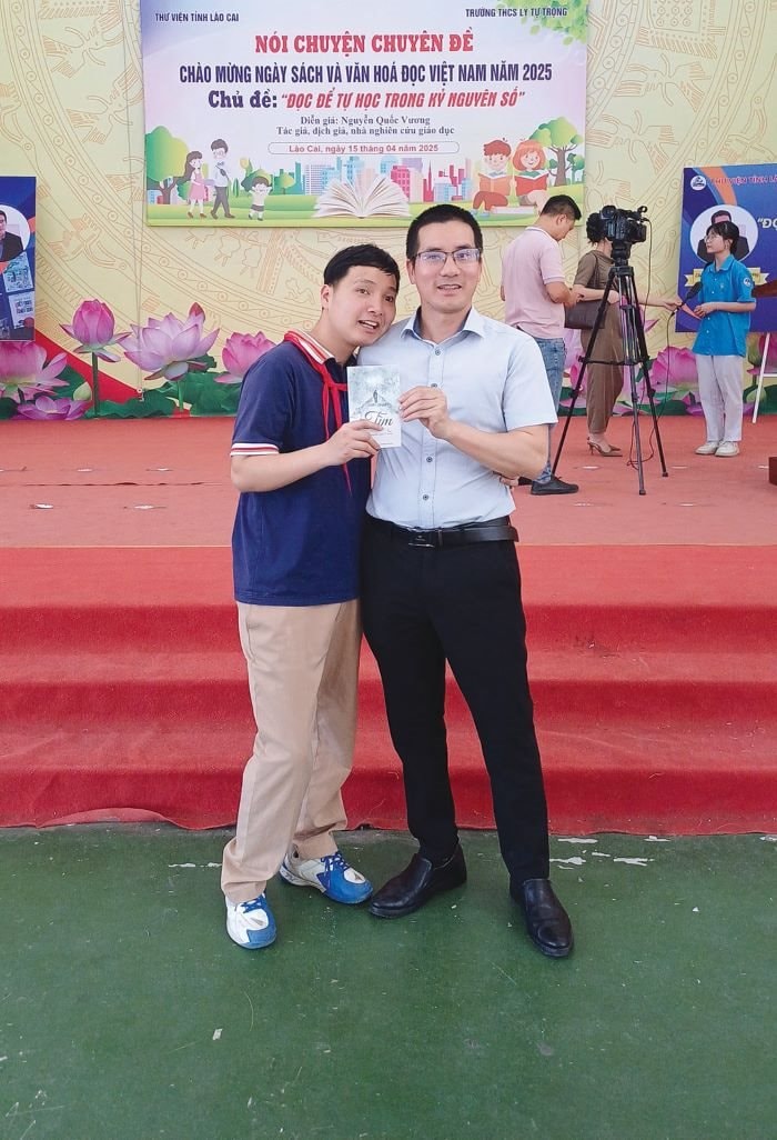 tac-gia-dich-gia-nguyen-quoc-vuong-va-doc-gia-dac-biet-cua-minh.jpg