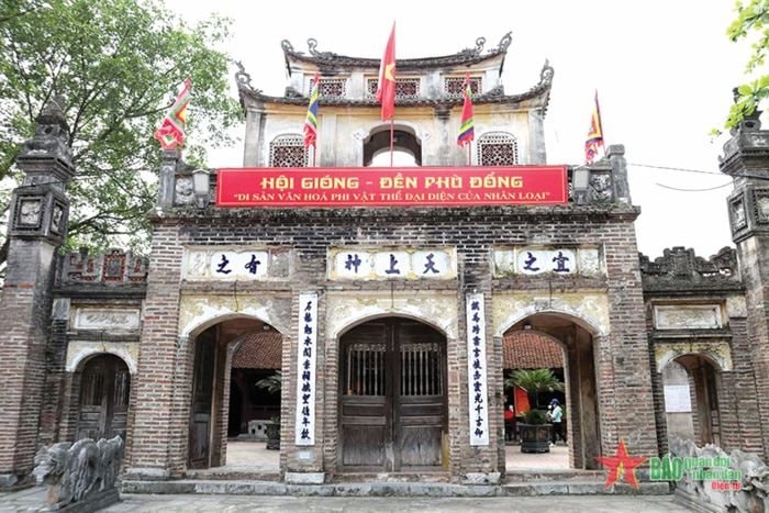den-phu-dong-den-giong-tho-thanh-giong-tuong-truyen-duoc-xay-tren-nen-ngoi-nha-noi-thanh-giong-sinh-ra..jpg