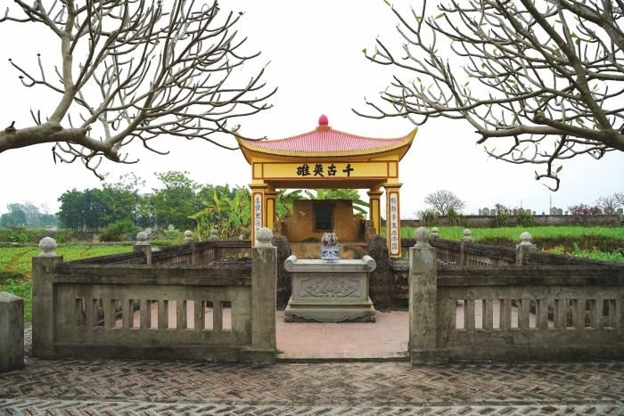 lang-mo-tham-hoa-giang-van-minh-tren-dong-dua-lang-mong-phu-xa-duong-lam..jpg
