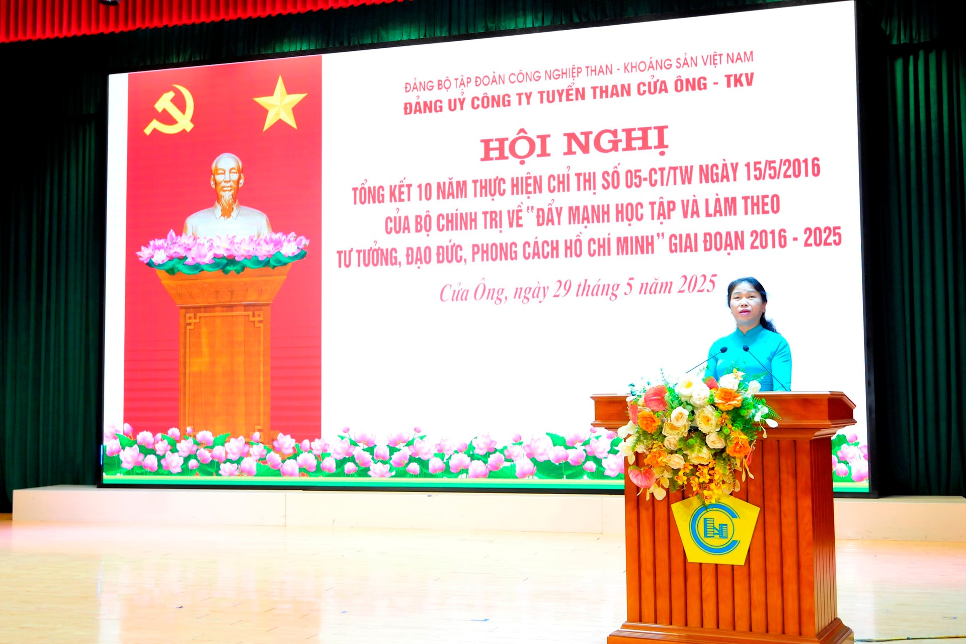 dong-chi-nguyen-thi-anh-pho-bi-thu-dang-uy-cong-ty-da-bao-cao-tong-ket-10-nam-thuc-hien-chi-thi-so-05-cttw-giai-doan-2016-2025.jpg