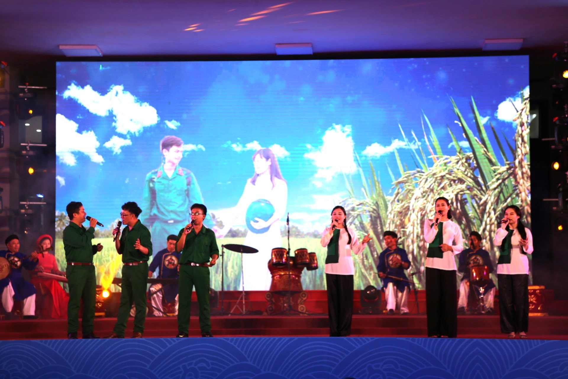 cau-ho-noi-nhung-dong-song-1-16592320599121021961094-1659319908034-1659319908110382349315.jpg