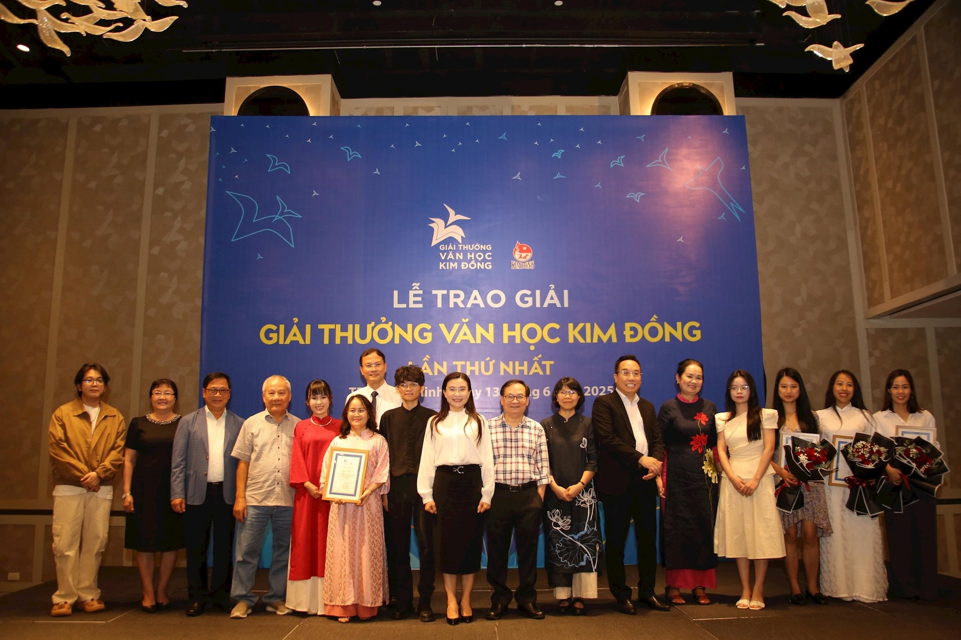 anh-8_dai-bieu-tac-gia-doat-giai.jpeg