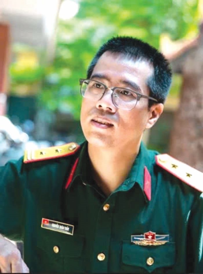 nha-van-nguyen-xuan-thuy..jpg