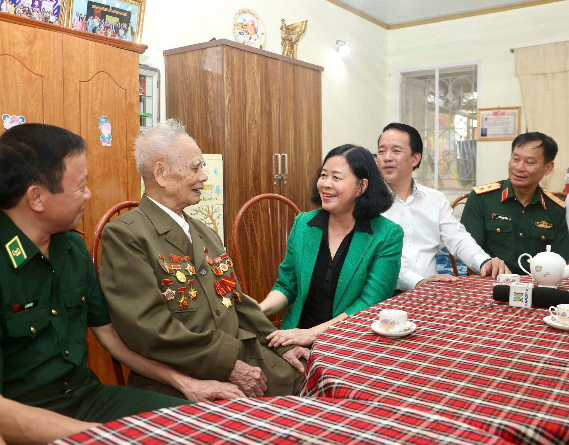 bi-thu-hoai-2.jpeg