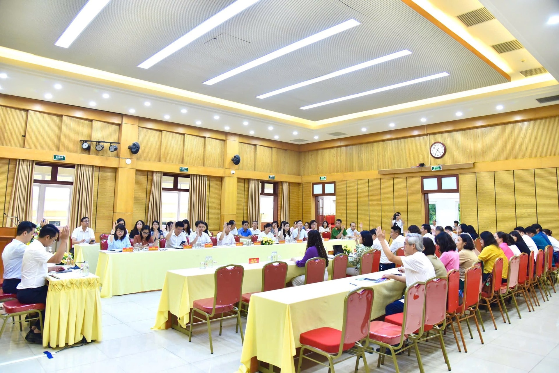 hoi-nghi.jpg