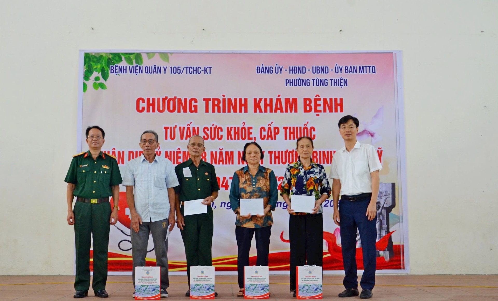 tung-thien-kham-benh-1-.jpg