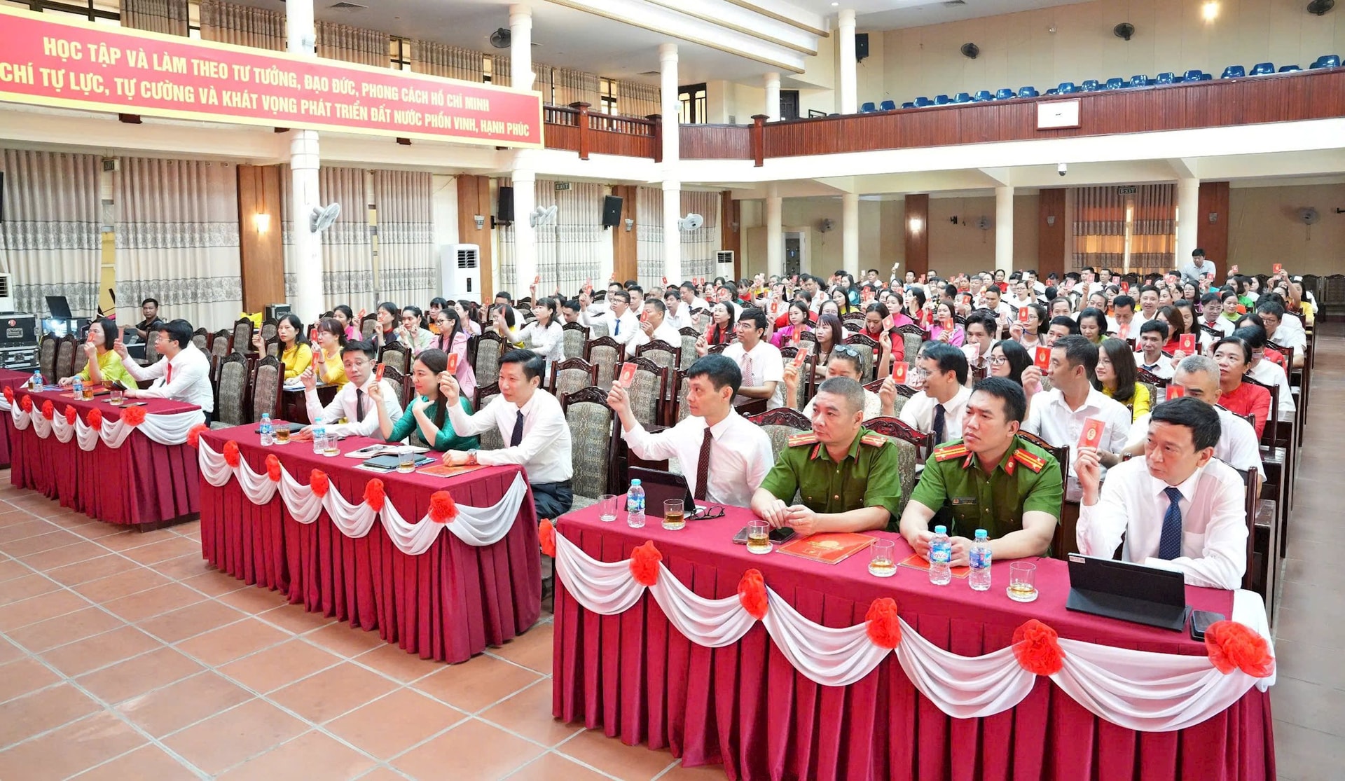 bieu-quyet.jpg