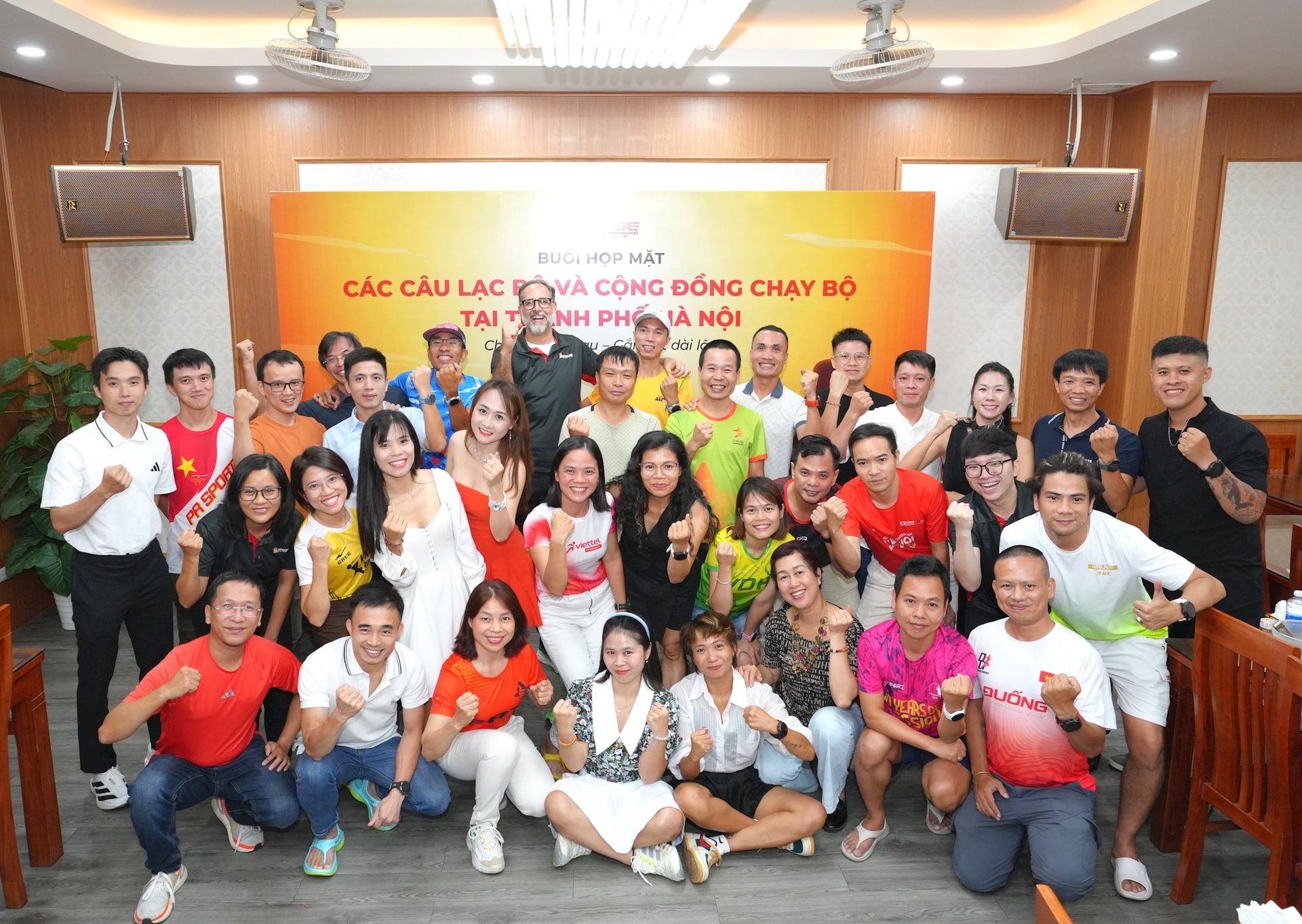 hinh-run-clubs-meeting.jpg