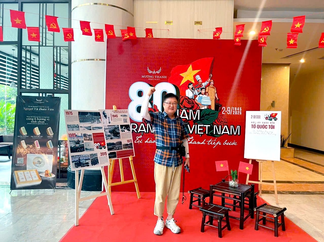 du-khach-quoc-te-hao-hung-chup-anh-luu-niem-tai-khach-san-muong-thanh-grand-xala.jpg