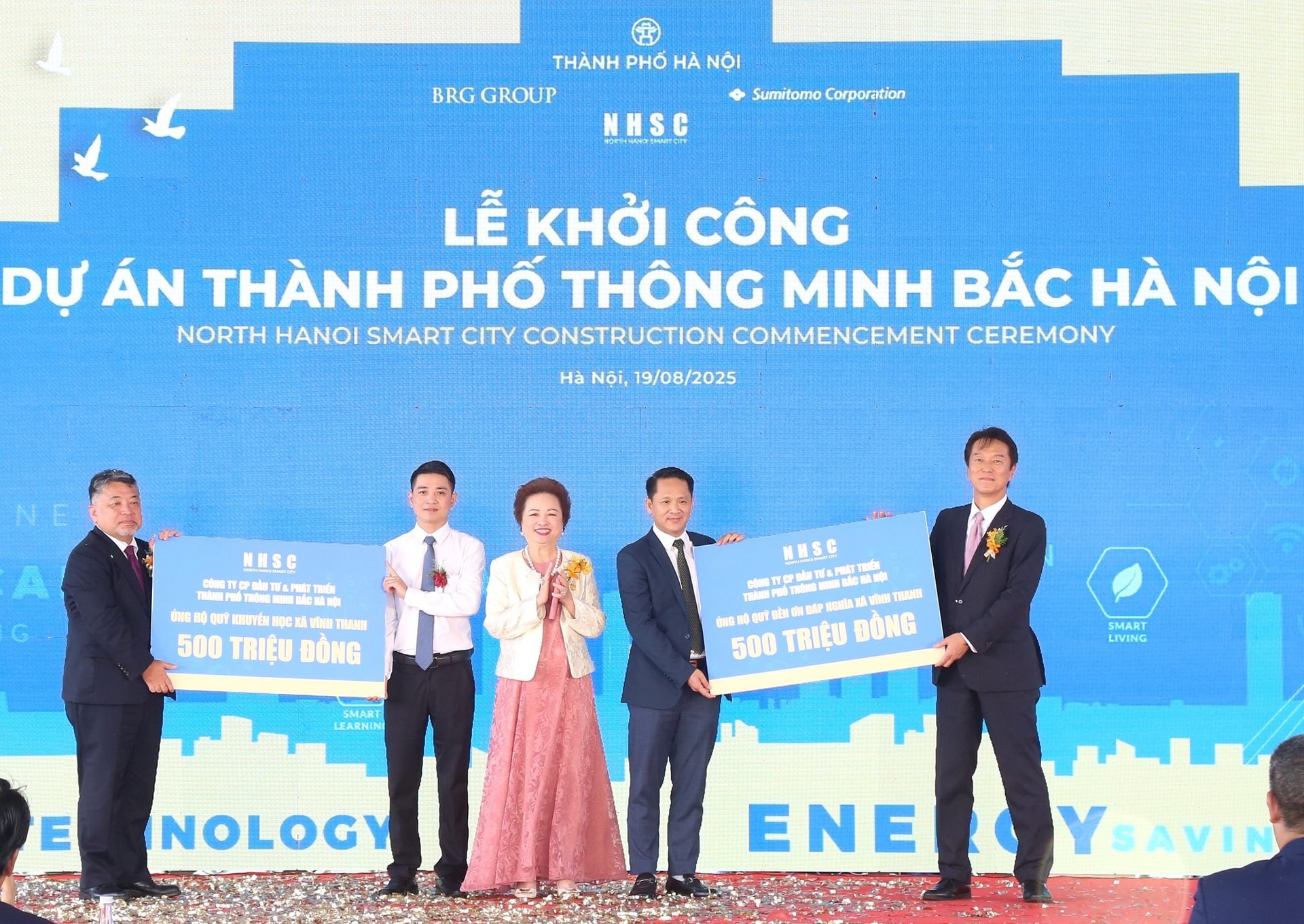 06-cong-ty-co-phan-dau-tu-phat-trien-thanh-pho-thong-minh-bac-ha-noi-trao-1-ty-dong-ung-ho-hoat-dong-an-sinh-xa-hoi-cua-xa-vinh-thanh.jpg