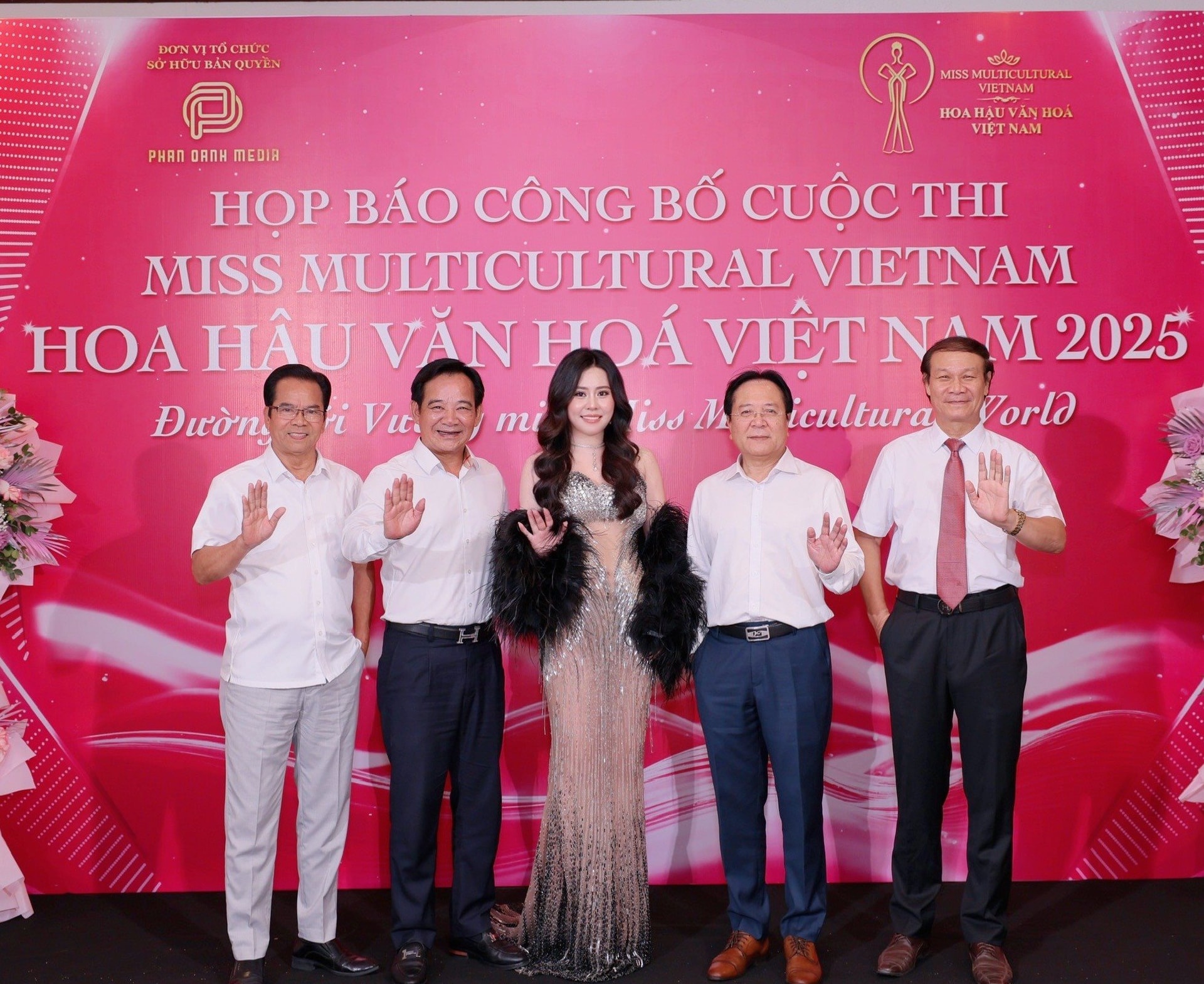 hoa-hau-van-hoa-viet-nam-2025-20250820175901.jpg