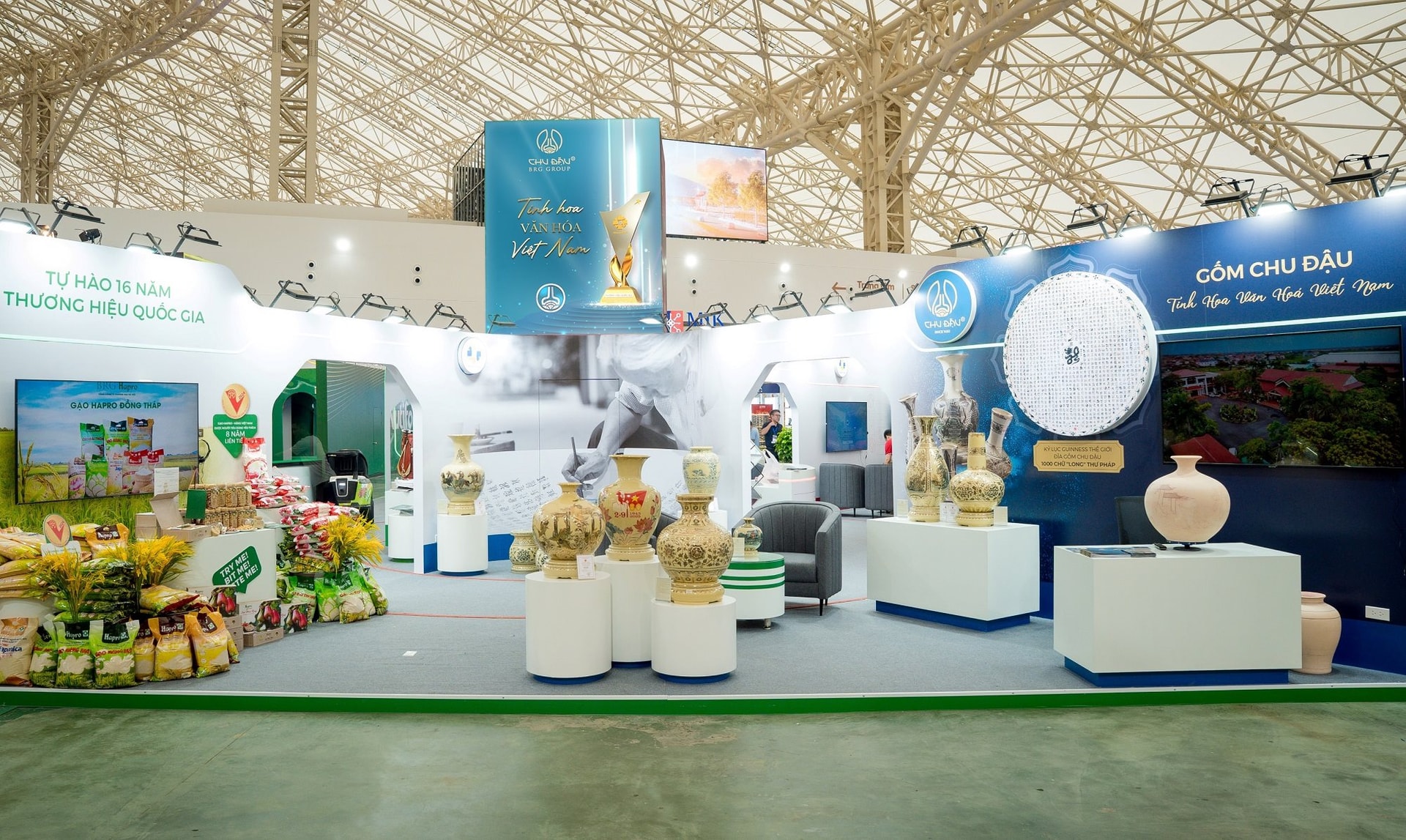 03-khong-gian-trung-bay-cua-cong-ty-co-phan-gom-chu-dau.jpg