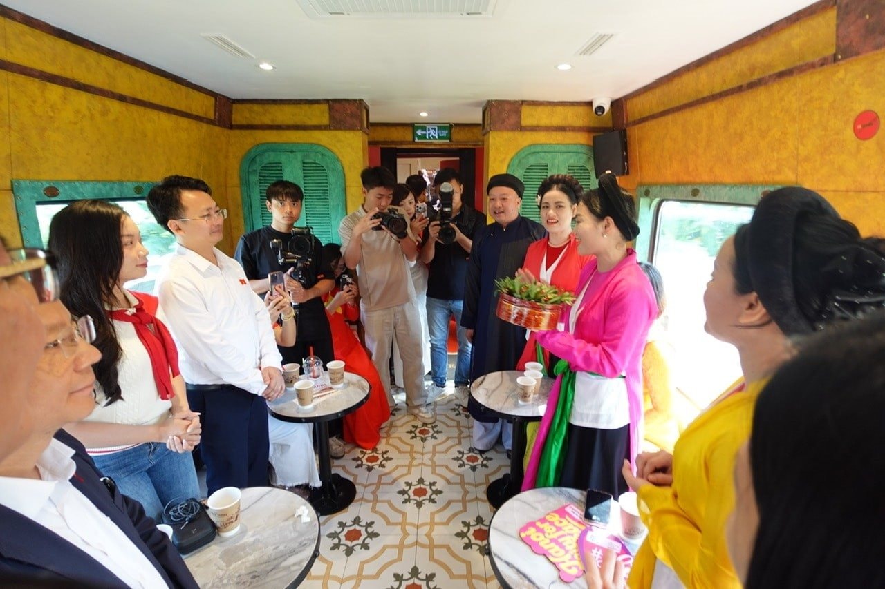 tau-ha-noi-5-cua-o-20250831185838.jpg