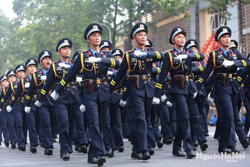 sy-quan-khong-quan.jpg