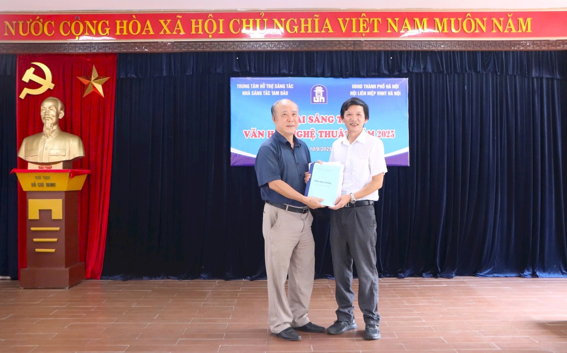 d506fd12d27e5820016f.jpg