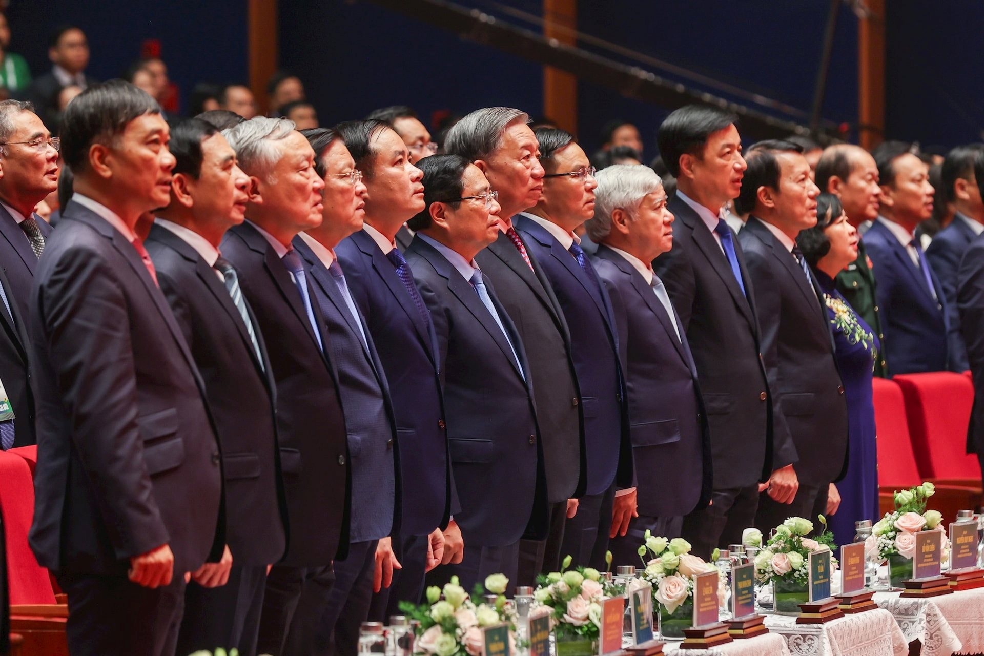 anh-pvn-cac-dong-chi-lanh-dao-dang-nha-nuoc-tham-du-le-ky-niem.jpg