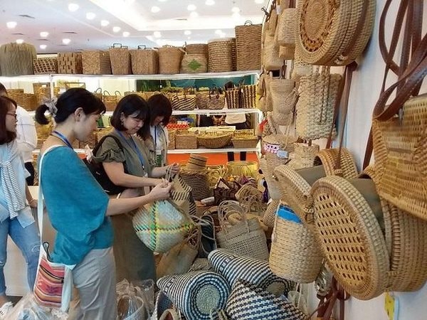 ha-noi-to-chuc-cuoc-thi-thiet-ke-mau-san-pham-thu-cong-my-nghe-nam-2020-56-.7793.jpg