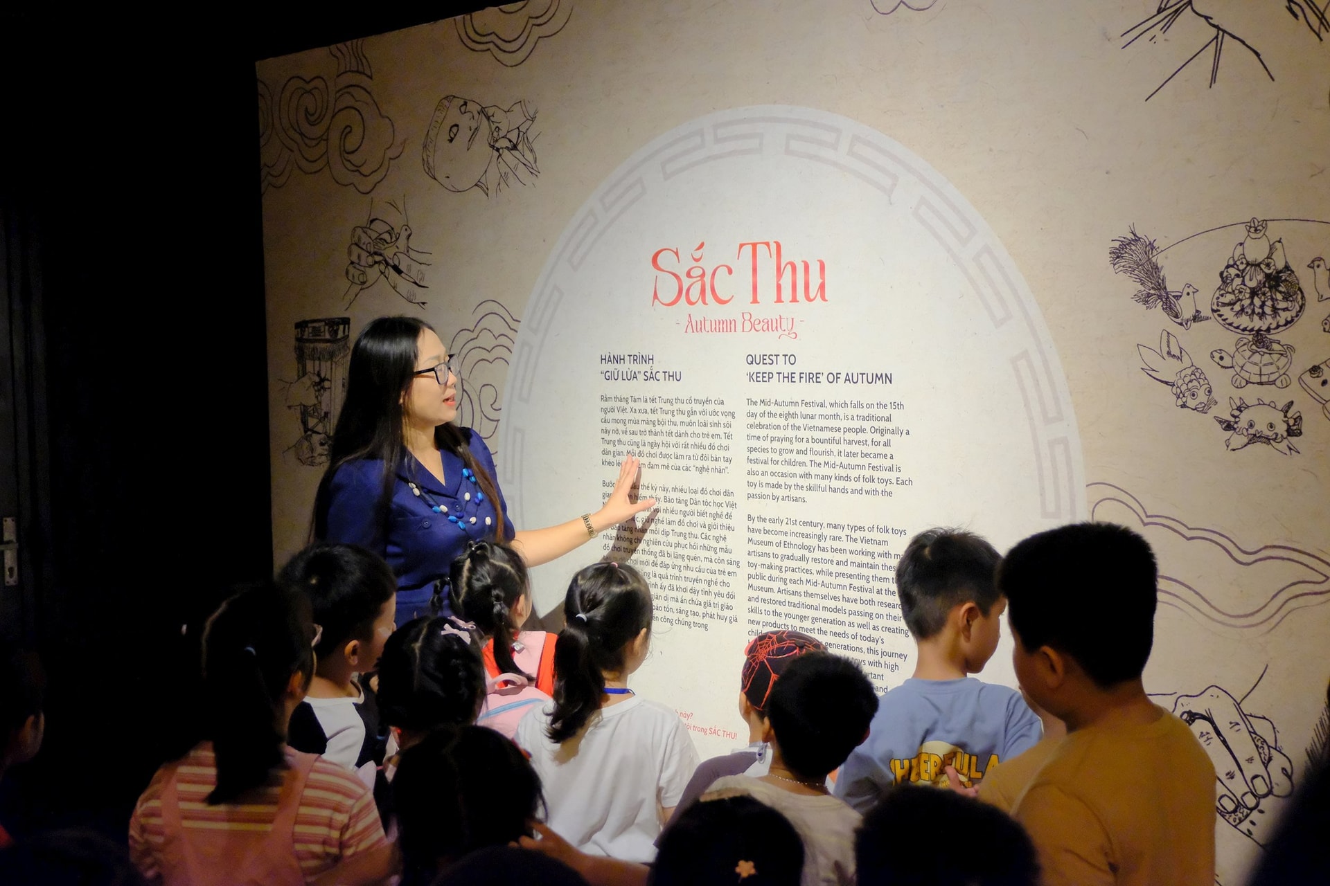 5.-cac-em-nho-nghe-gioi-thieu-ve-khong-gian-sac-thu.jpeg