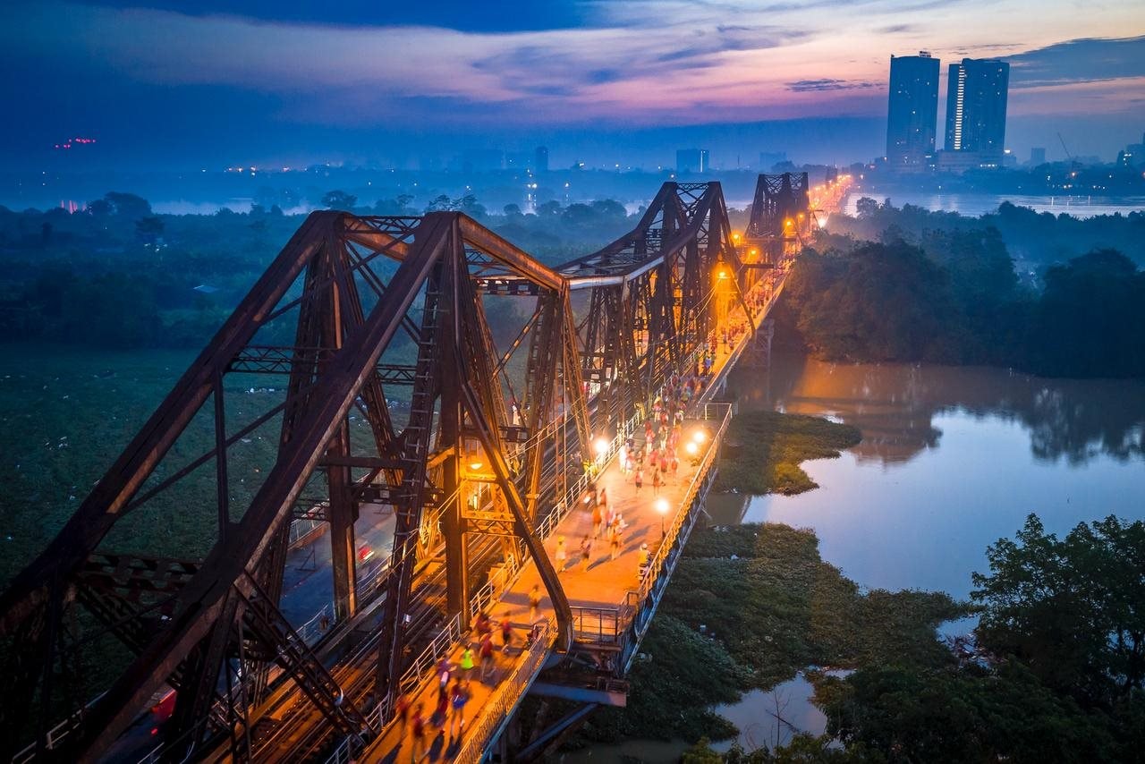giai-marathon-quoc-te-ha-noi-techcombank-chay-qua-nhung-dia-danh-van-hoa-lich-su-dep-nhat-cua-thu-do-ha-noi-.jpg