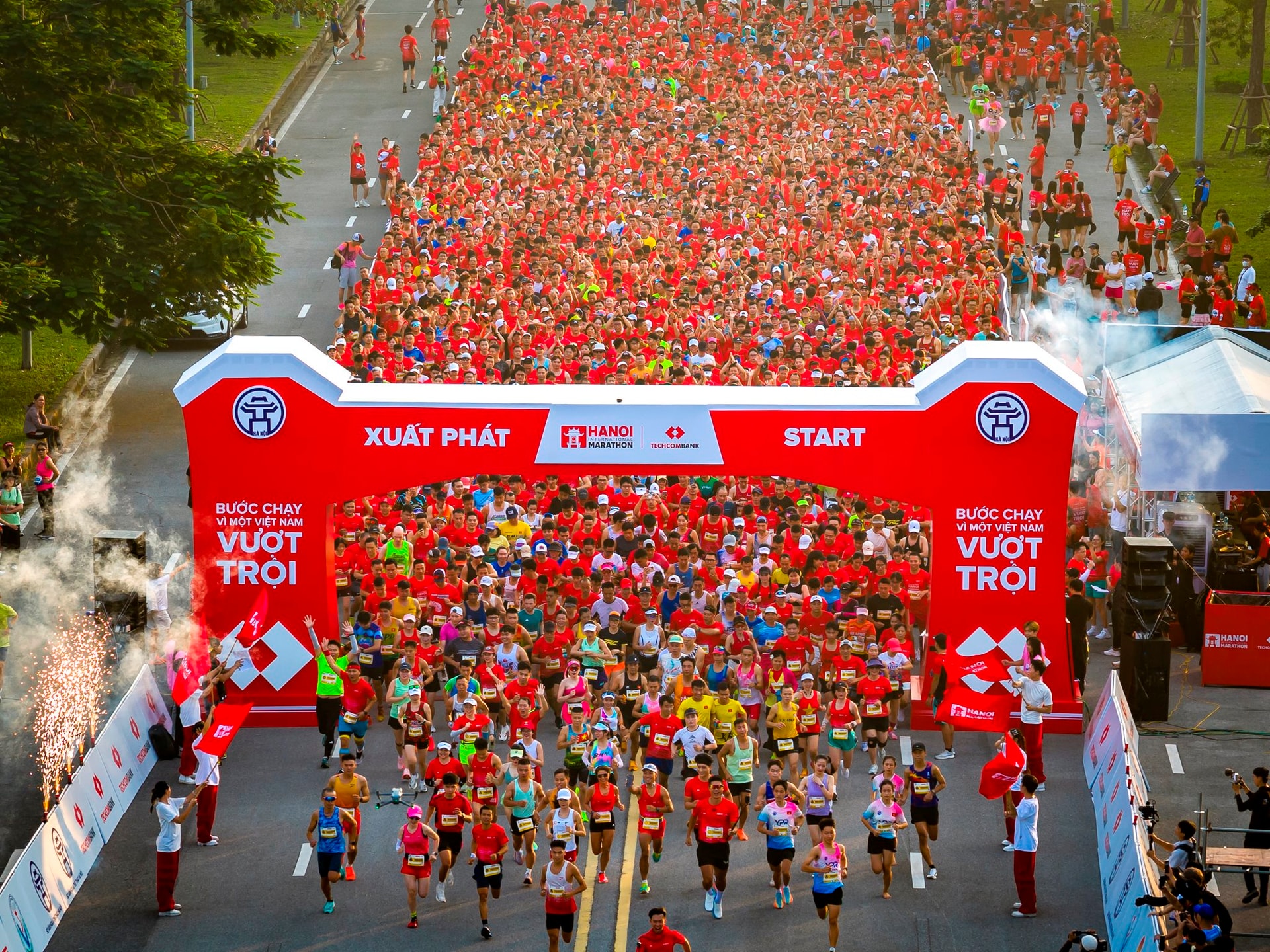 giai-marathon-quoc-te-ha-noi-techcombank-mua-thu-4-thu-hut-hon-13.000-vdv-gap-gan-1-5-lan-so-voi-mua-giai-truoc.jpg
