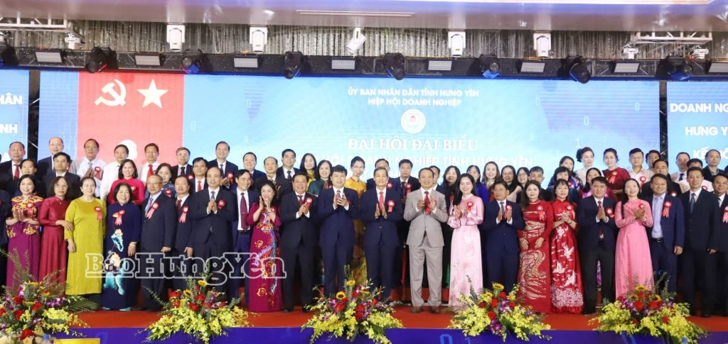 98278_cac_dong_chi_lanh_dao_tinh_chup_anh_luu_niem_voi_ban_chap_hanh_hiep_hoi_doanh_nghiep_tinh_hung_yen_nhiem_ky_2025_2030_19362208.jpg