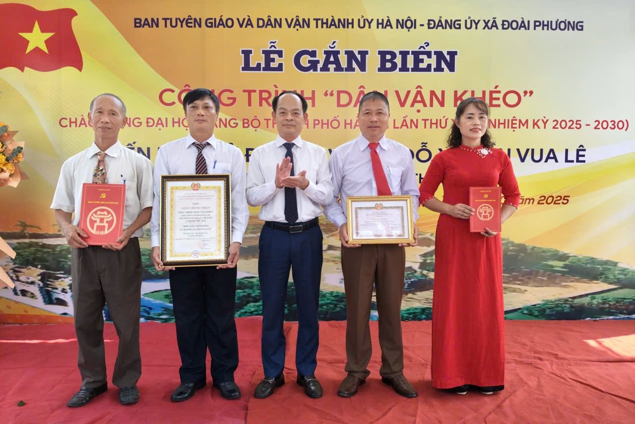 trao-thuong.jpg