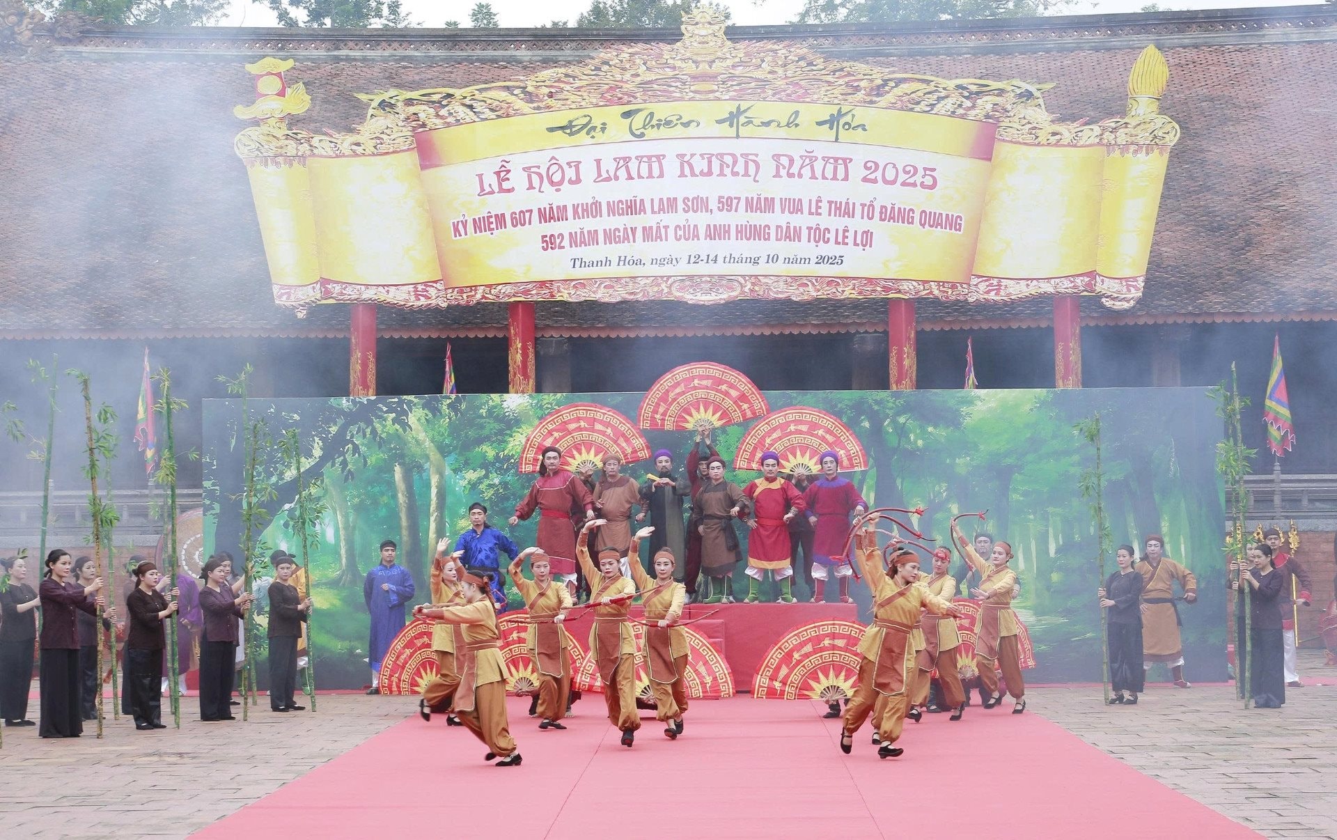 a2thanh-hoa-khai-mac-le-hoi-1984.jpg