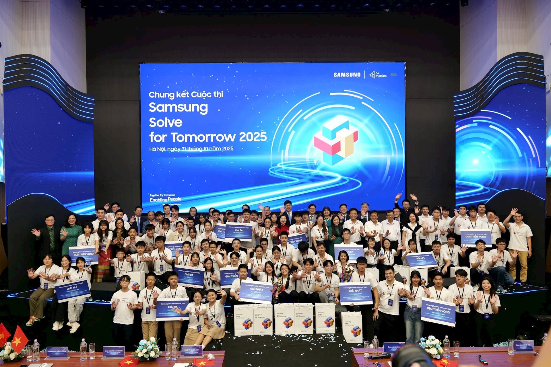 cuoc-thi-samsung-solve-for-tomorrow-2025-da-mang-lai-nhieu-co-hoi-hoc-tap-va-phat-trien-cho-cac-ban-tre-dam-me-khoa-hoc-cong-nghe.jpg