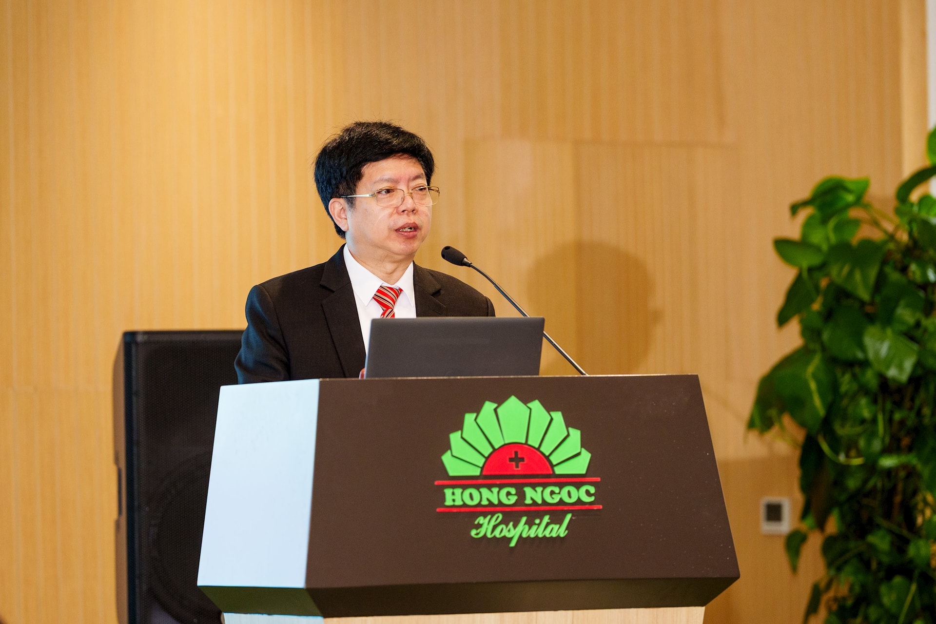 ts.bs-nguyen-trong-khoa-pho-cuc-truong-cuc-quan-ly-kham-chua-benh-phat-bieu-tai-hoi-thao.jpg