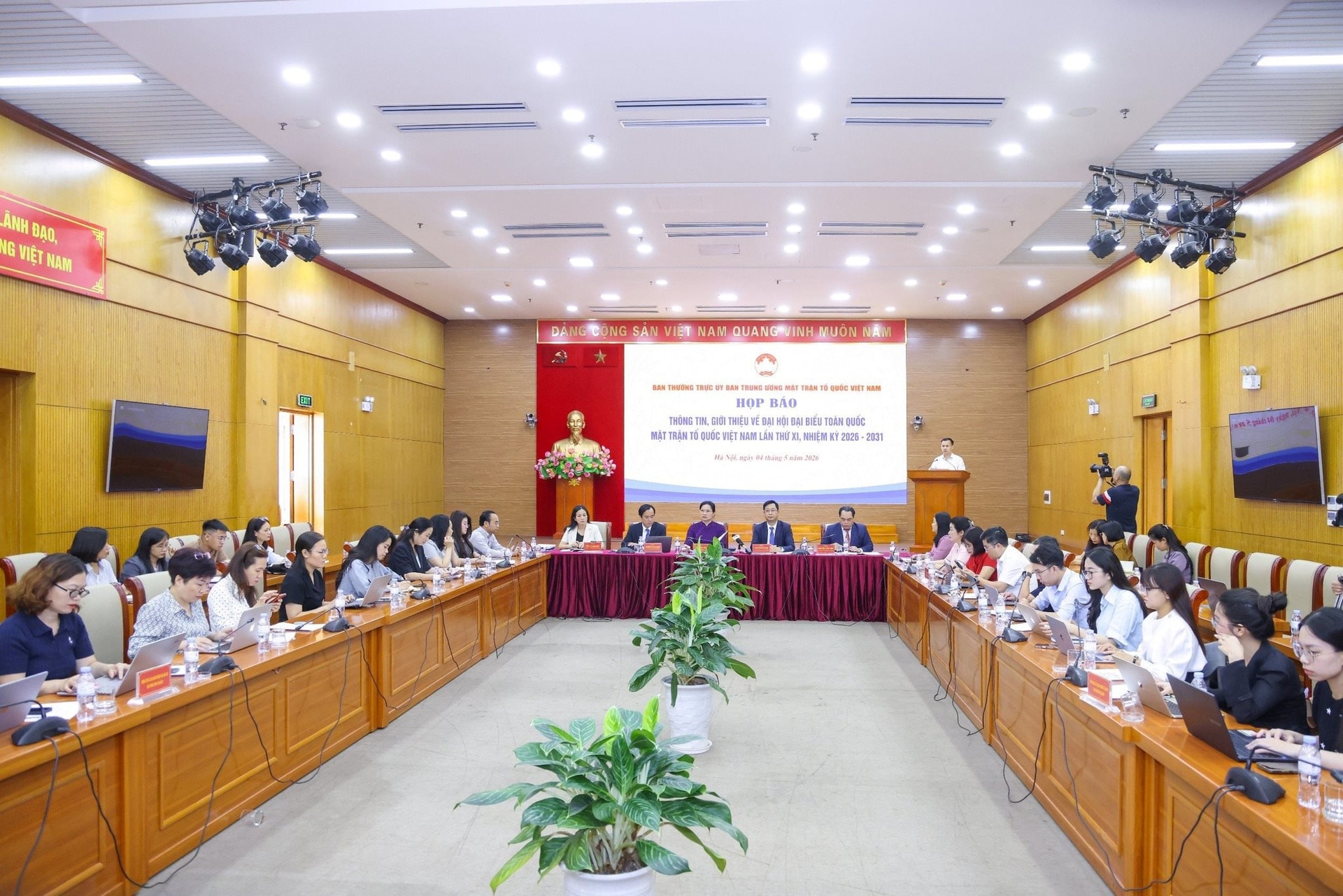 quangcanh.jpg