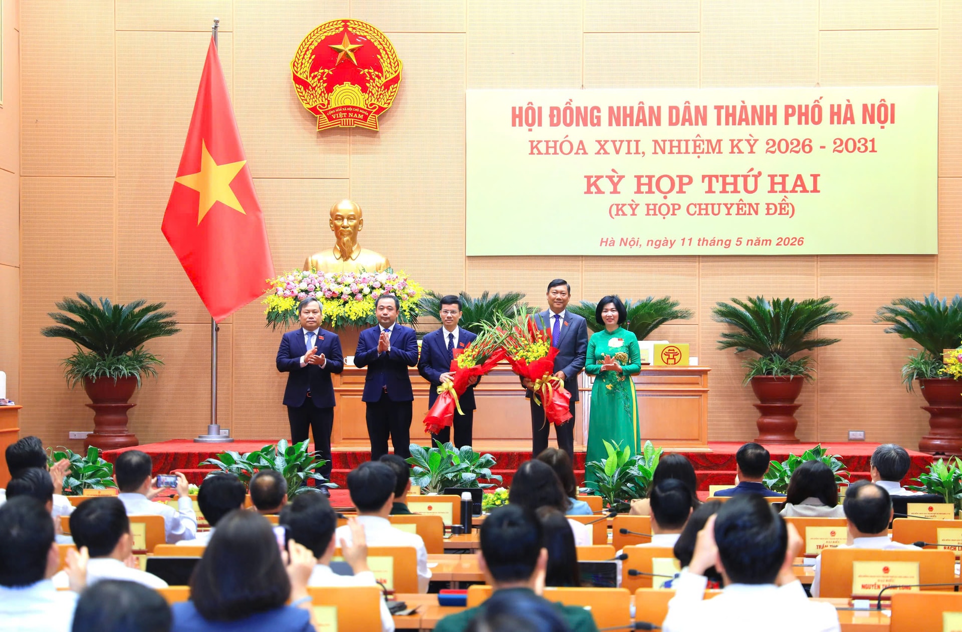 bi-thu-tang-hoa-1-17784731486342113054925.jpg
