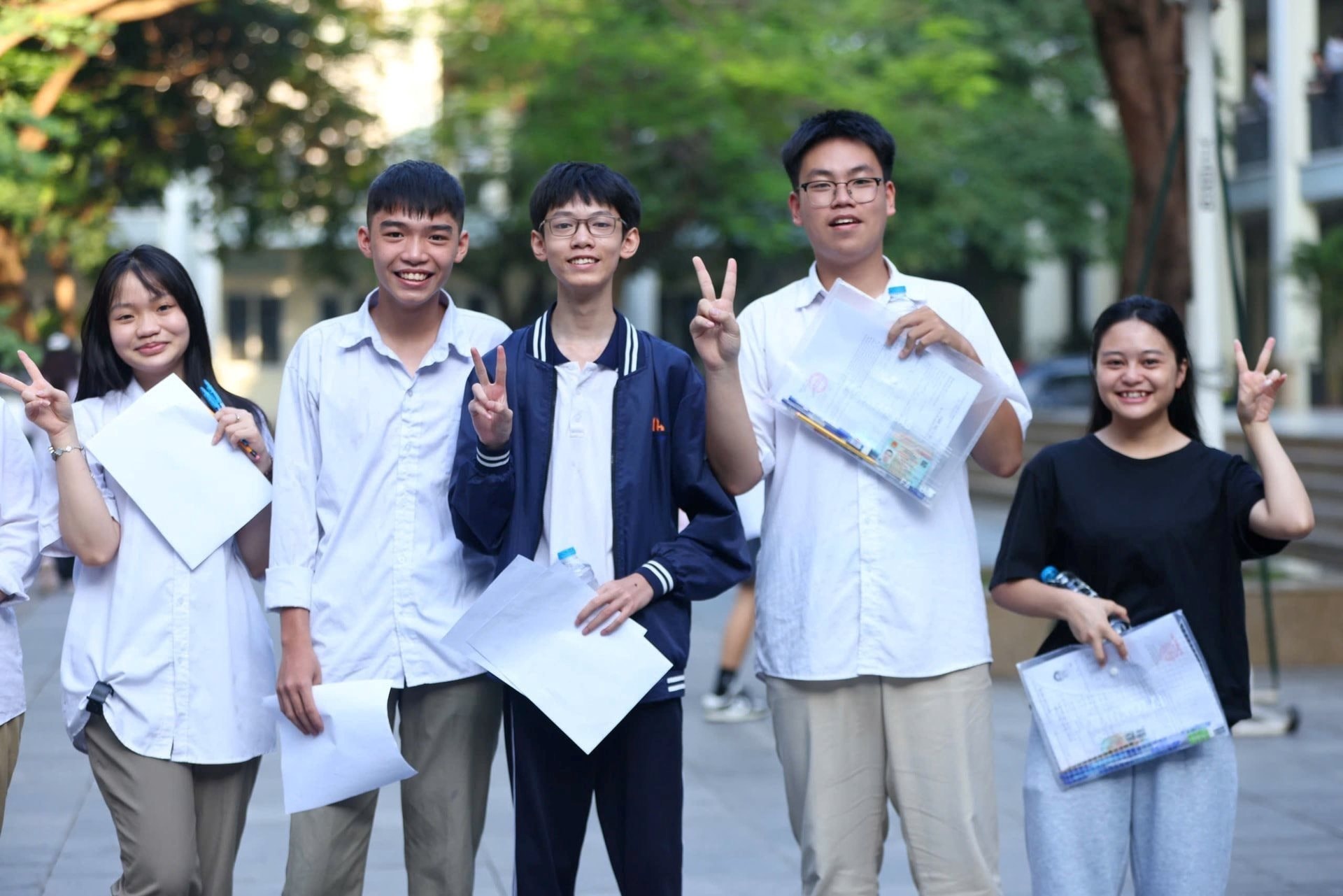 2606-thi-tn-tai-thcs-nguyen-du-8.jpg