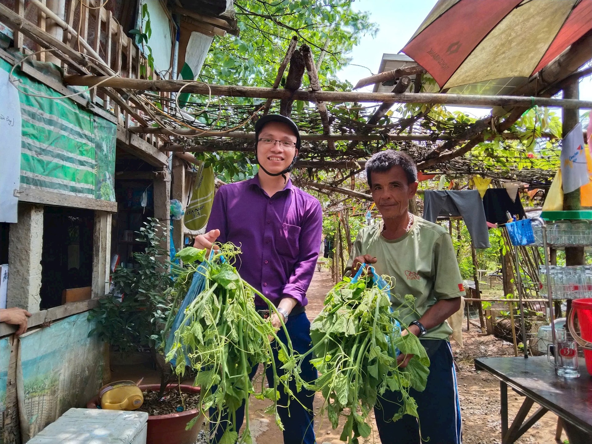 bai-bo-song-hong-mau-mo-qua-bao-mua-phu-sa-chat-chiu-hoa-thom-trai-ngot-nuoi-song-bao-the-he-cu-dan-ven-song.jpg