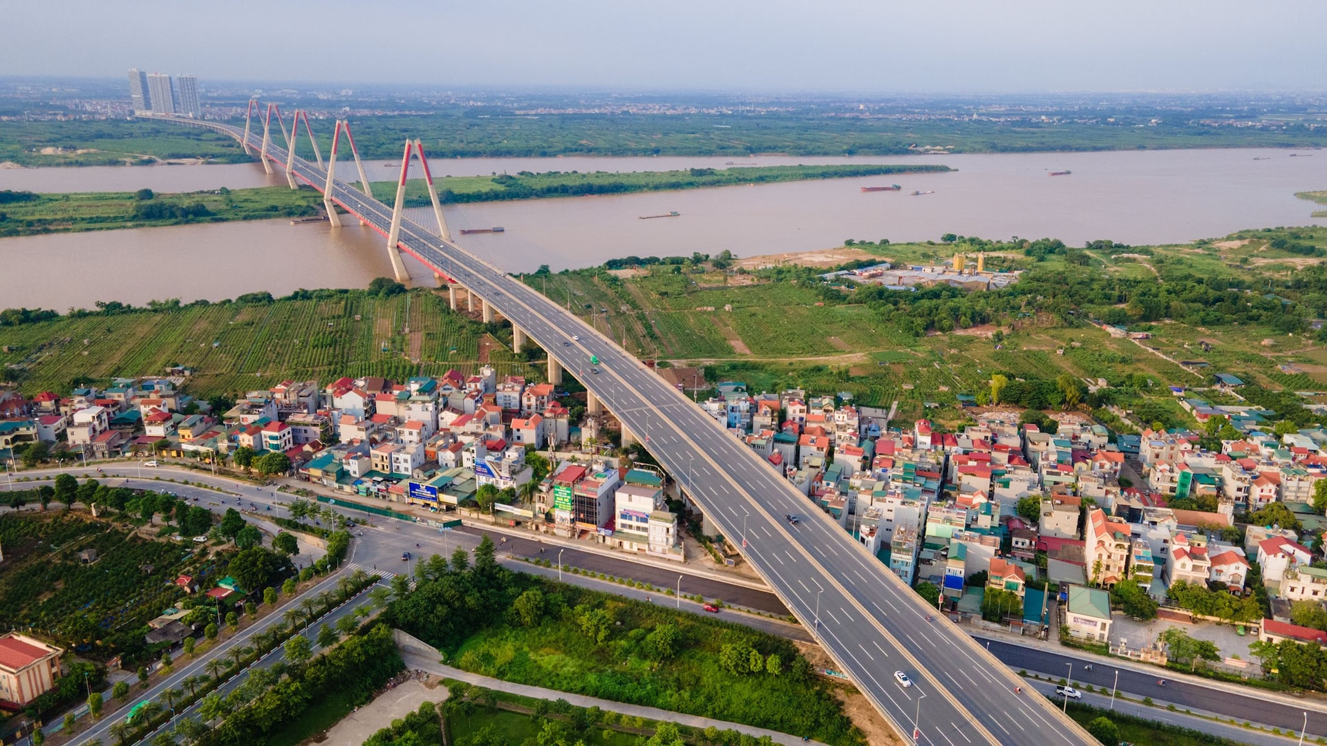 voi-nhung-loi-the-dac-biet-ve-canh-quan-va-van-hoa-song-hong-duoc-ky-vong-tro-thanh-truc-phat-trien-moi-cua-thu-do2.jpg