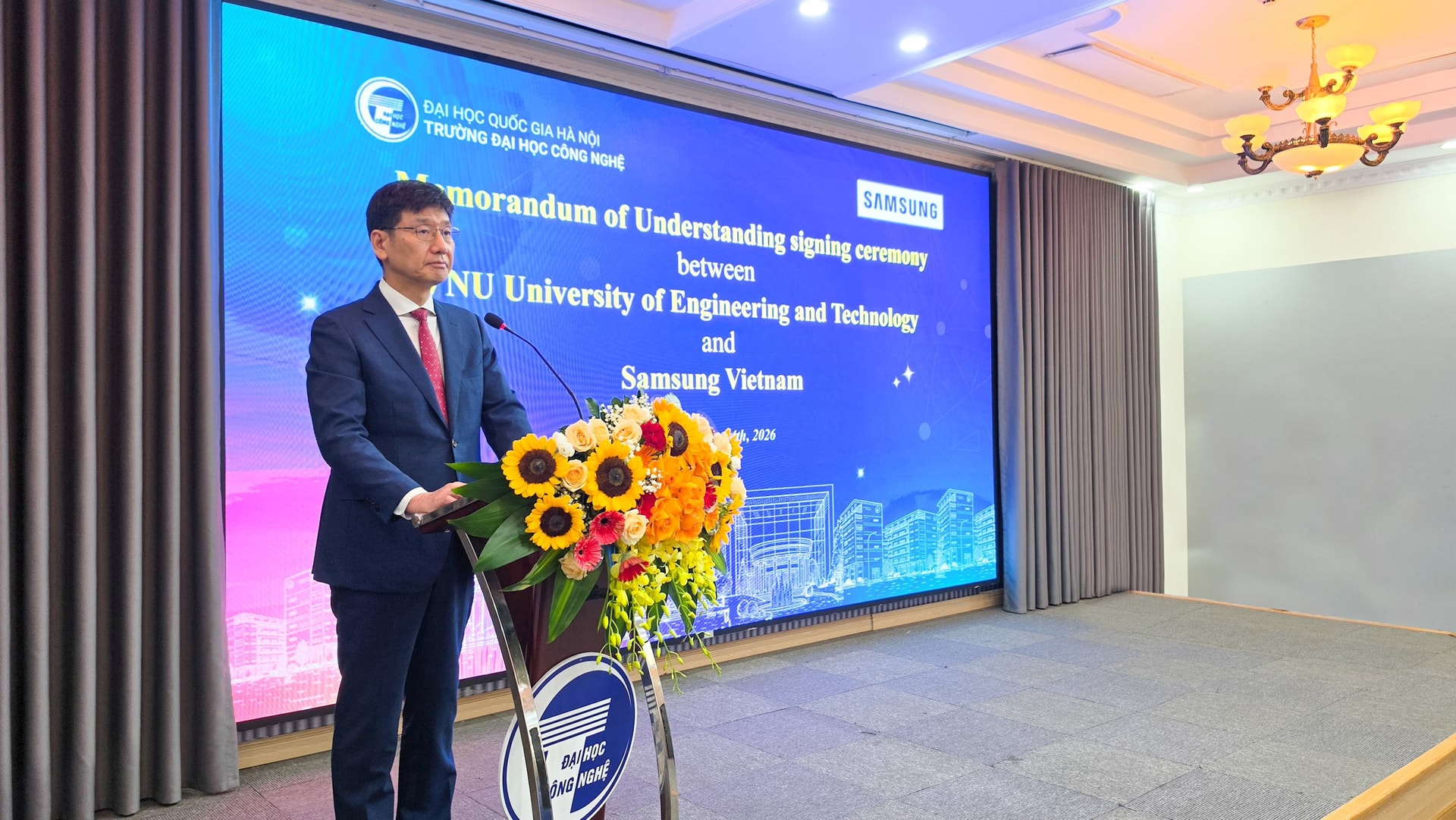 anh-1_-ong-na-ki-hong-tong-giam-doc-samsung-viet-nam-bay-to-niem-tu-hao-cua-samsung-khi-hop-tac-voi-cac-truong-dai-hoc-hang-dau-viet-nam.jpg