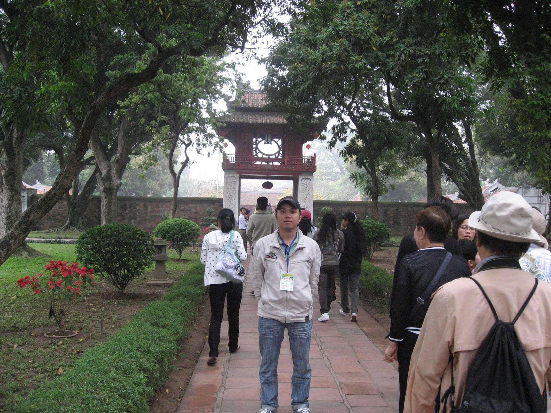tac-gia-bai-viet-ben-van-mieu-quoc-tu-giam-vao-mot-sang-mua-dong-nam-2007.jpg