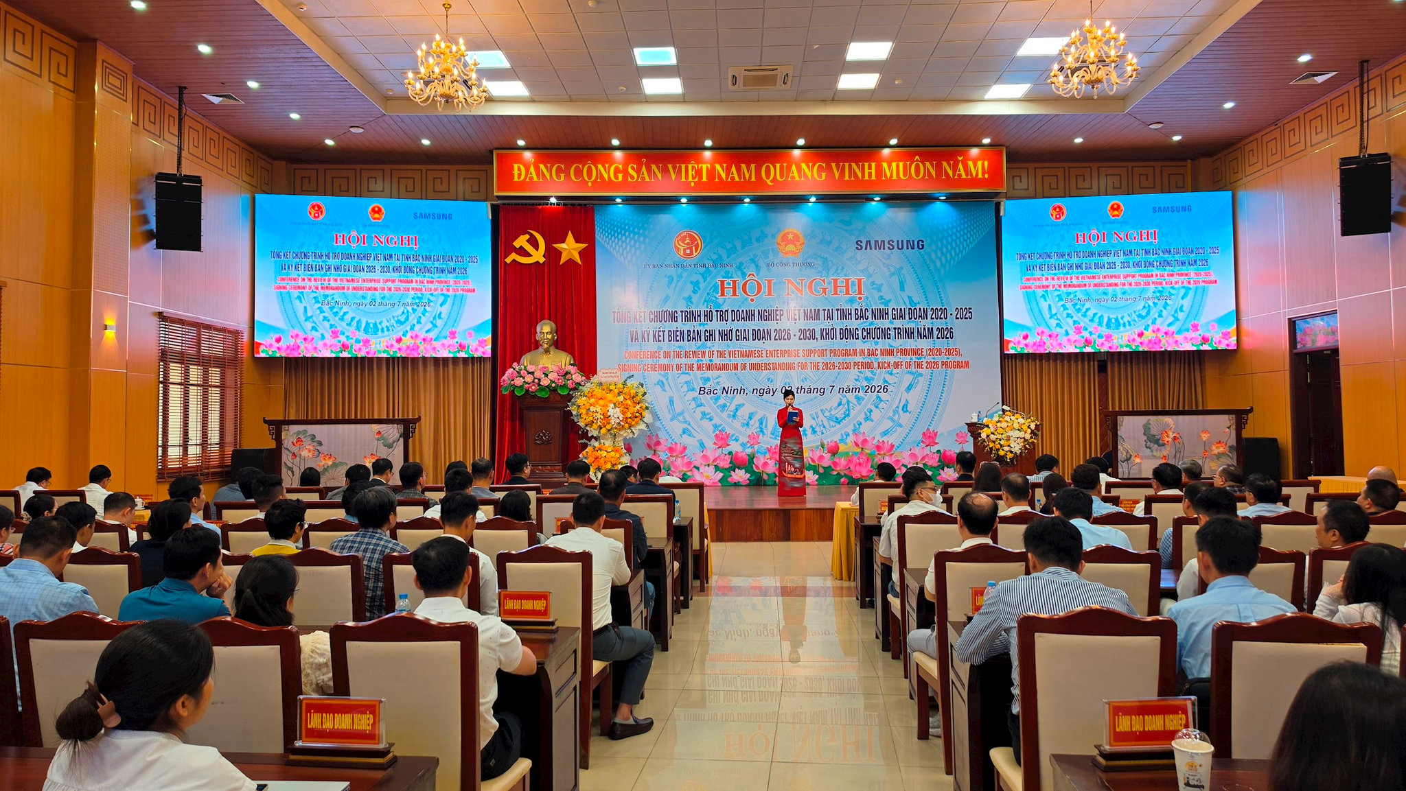 anh-toan-canh-tai-hoi-nghi.jpg