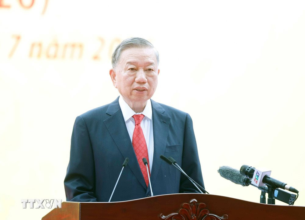 le-ky-niem-50-nam-thanh-pho-sai-gon-gia-dinh-mang-ten-chu-tich-ho-chi-minh8.jpg