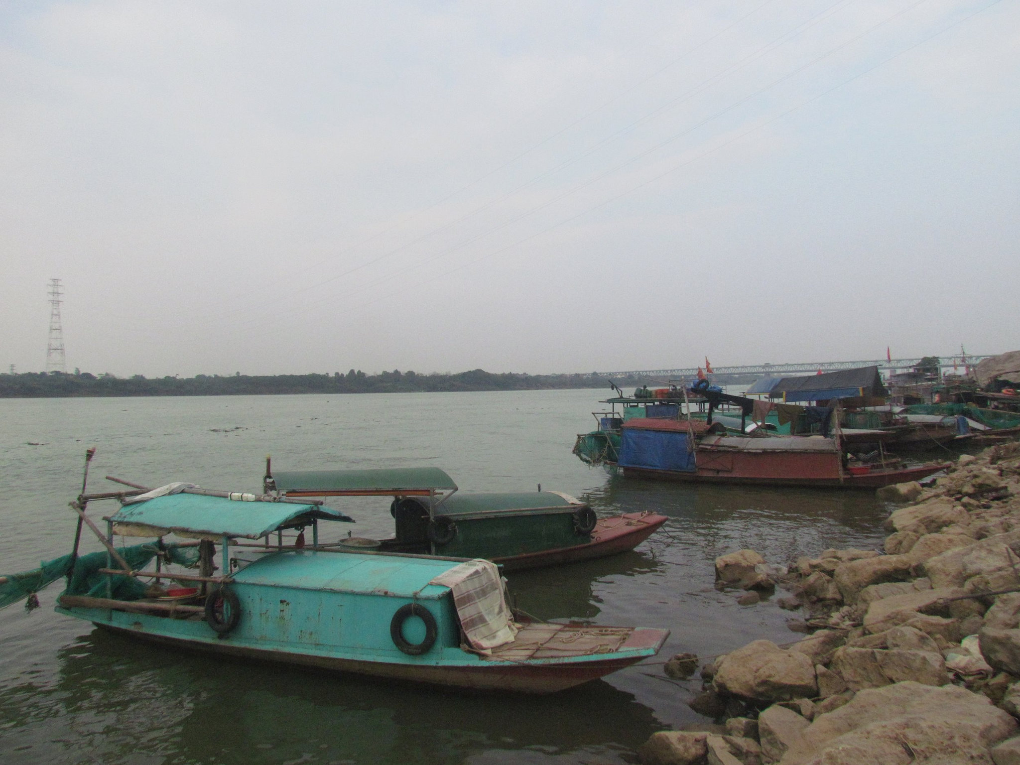 khuc-song-hong-tren-ben-chem.jpg