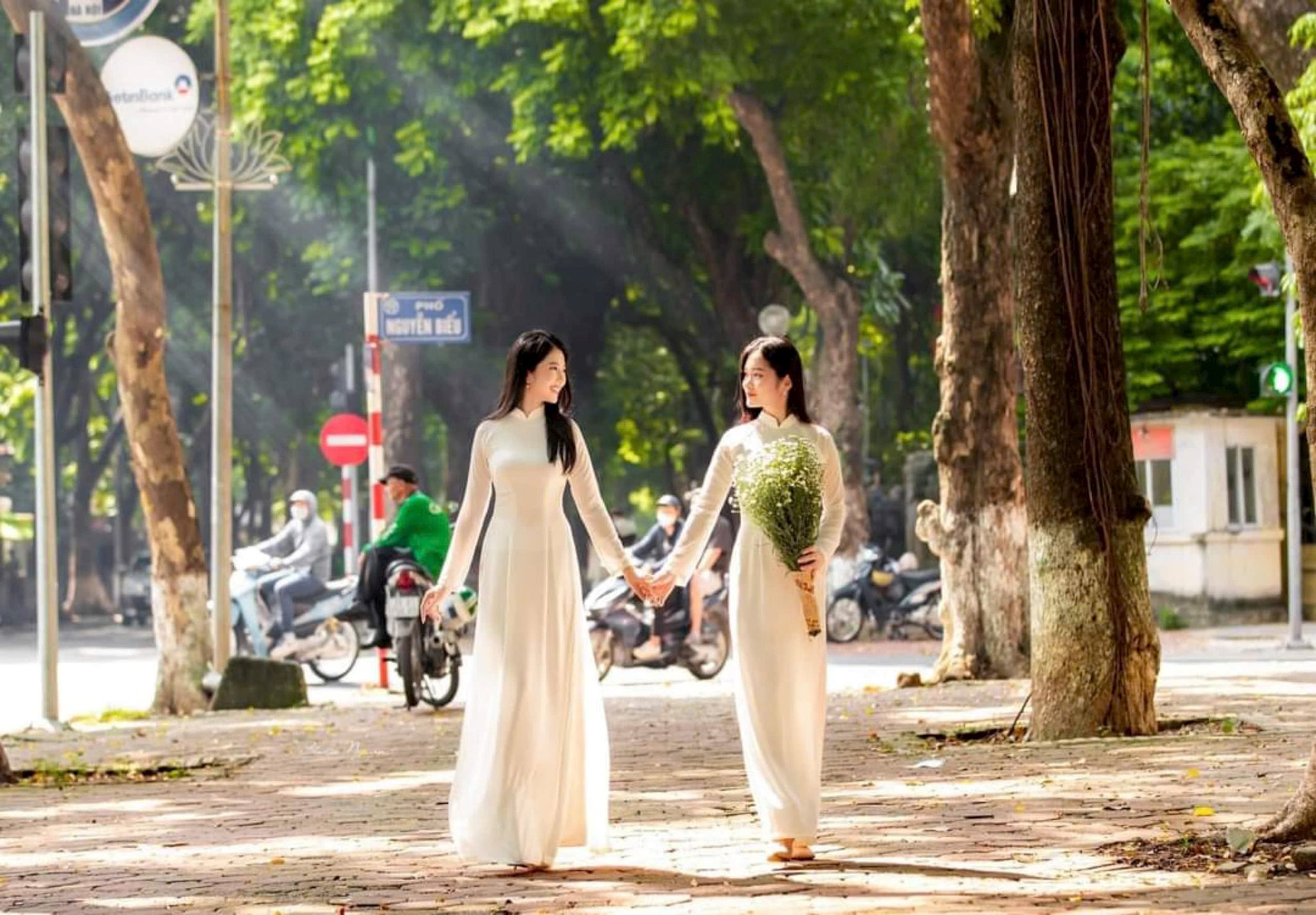 hang-cay-co-thu-theu-det-nen-bao-ky-uc-thanh-xuan-dep-den-nao-long.jpg
