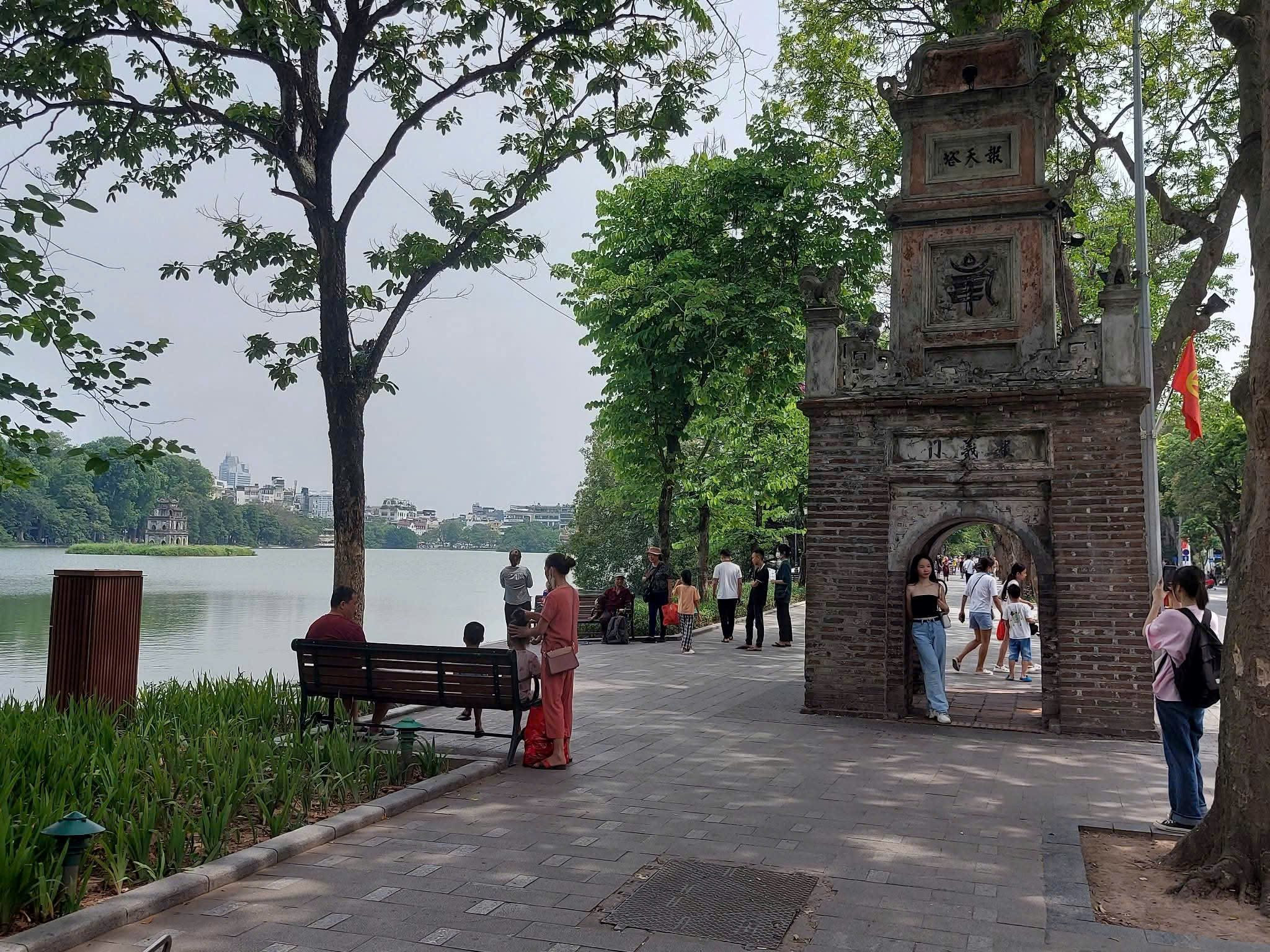 ho-hoan-kiem-voi-nhung-hang-cay-xanh-phu-bong-mat-4-mua.jpg