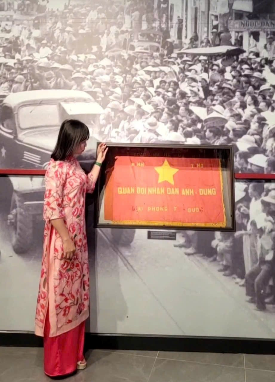 toi-nghen-ngao-khi-nghi-ve-mot-ha-noi-da-song-va-chien-dau-anh-dung-den-nhuong-nao-suot-nhung-nam-thang-khoc-liet-de-co-duoc-hoa-binh-lon-lao..jpg