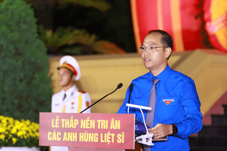 Hà Nội thắp nến tri ân các Anh hùng liệt sĩ nhân 79 năm Ngày Thương binh - Liệt sĩ- Ảnh 7.