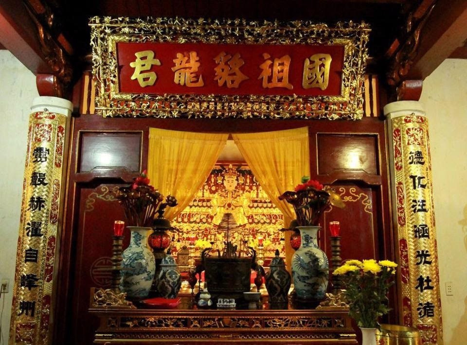 anh-2.-khong-gian-tho-duc-quoc-to-lac-long-quan-tai-dinh-noi-binh-da.jpg