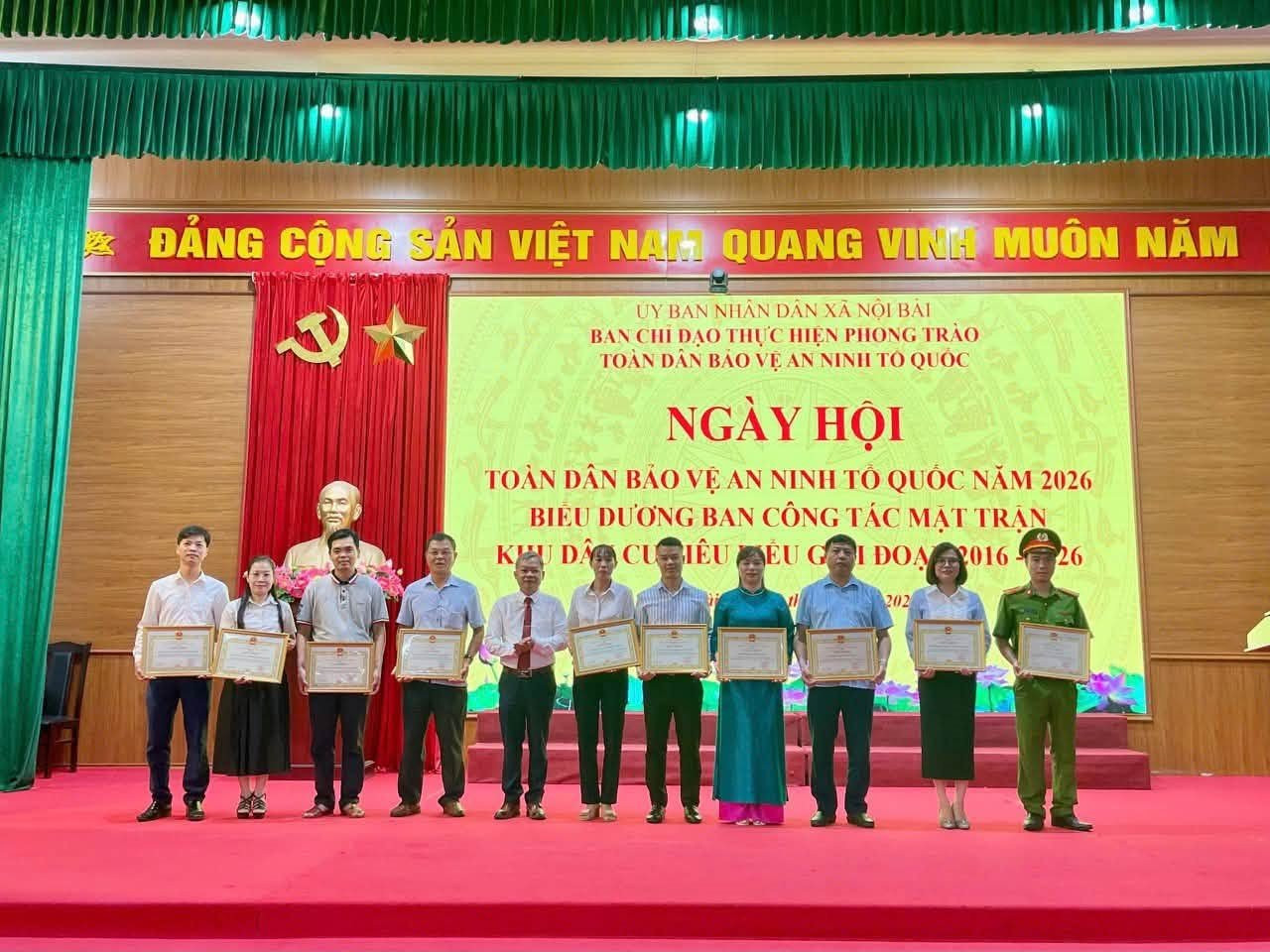 nam-ha-noi-bai2.jpg