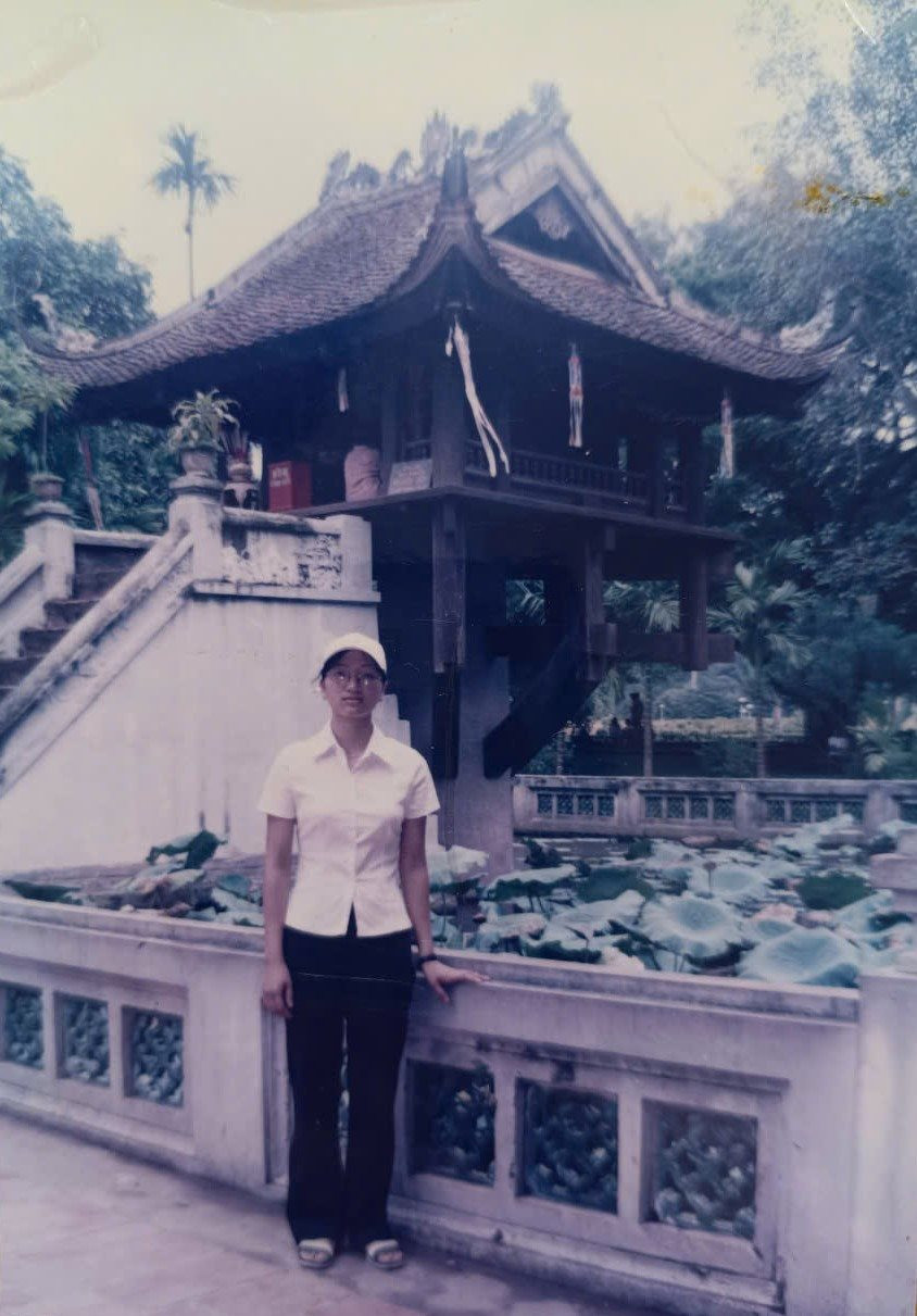 tac-gia-tai-chua-mot-cot-trong-hanh-trinh-kham-pha-ha-noi-voi-tam-ban-do-giay..jpg