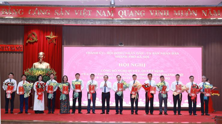 Hà Nội công bố Nghị quyết và các quyết định về tổ chức bộ máy, công tác cán bộ- Ảnh 2.